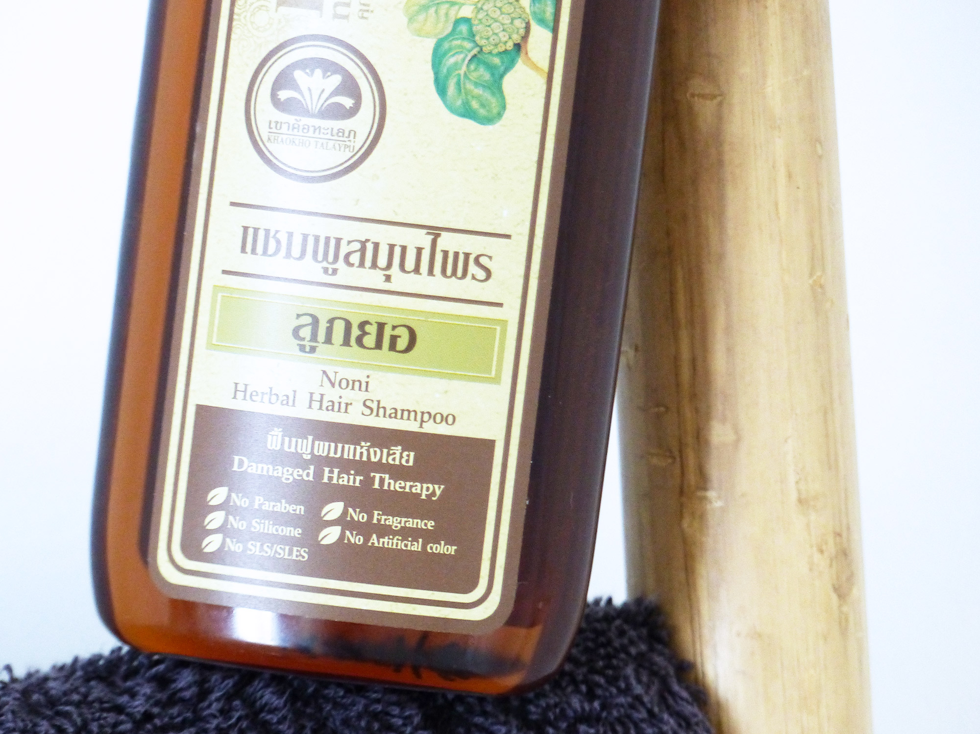 Noni Herbal Hait shampoo de la marque Khaokho Talaypu - Autour de Marine