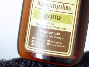 Shampoing naturel Noni Herbal Hait de la marque Khaokho Talaypu - Autour de Marine