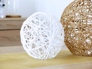 DIY centre de table boules en laine - Autour de Marine
