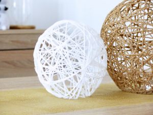 DIY centre de table boules en laine - Autour de Marine