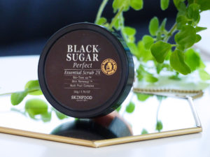 Skinfood, Black Sugar Perfect Essential Scrub - Autour de Marine